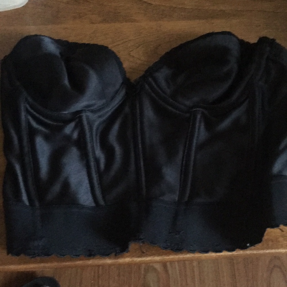 Low back strapless bra
